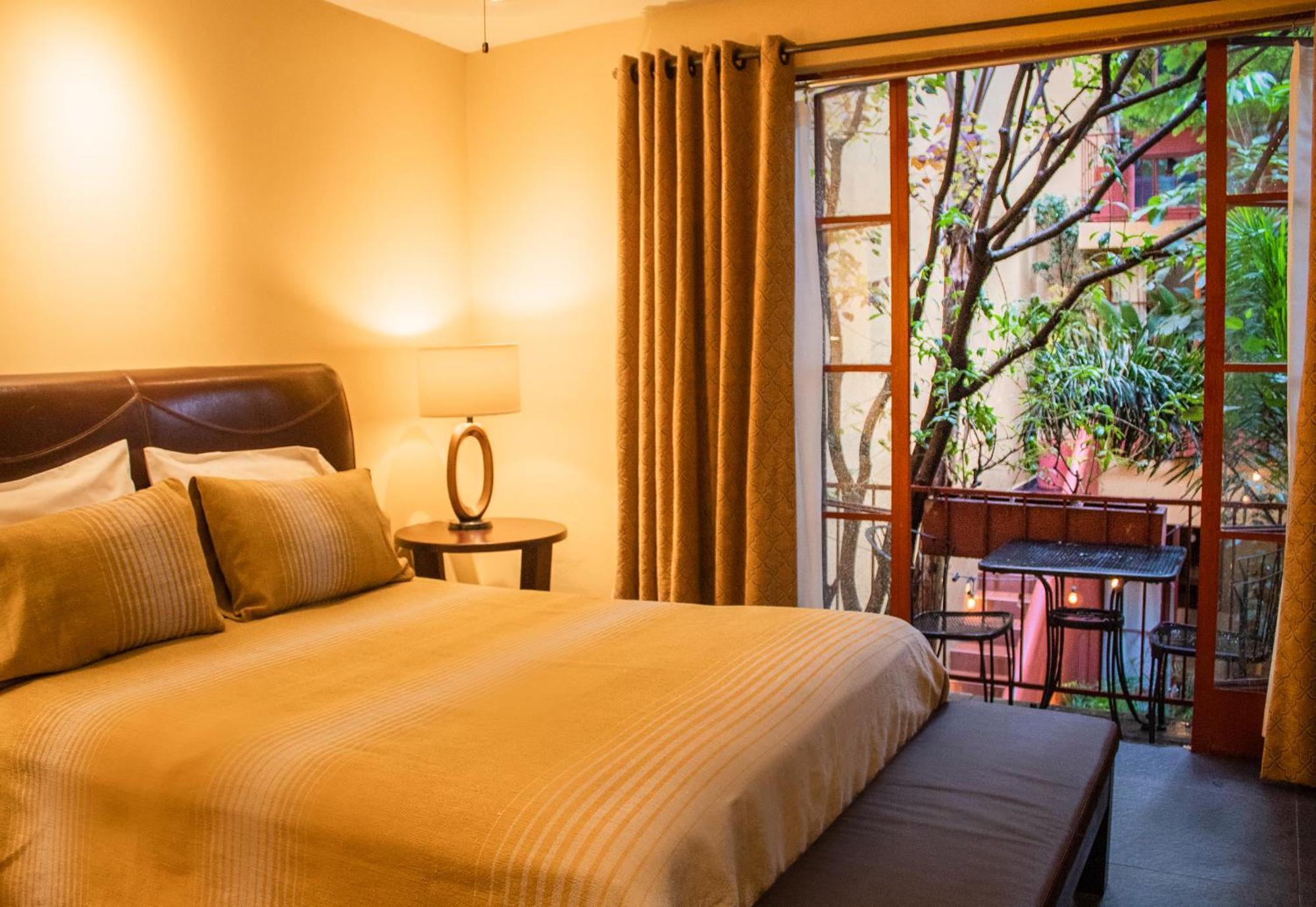The Red Tree House Bed and breakfast *